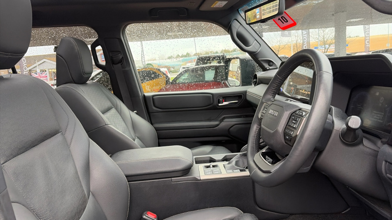 Toyota Land Cruiser 2.8 D-4D 204 Invincible 5dr Auto [7 Seat] Diesel Station Wagon